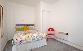 Flat In Clapham Budget Friendly Stay